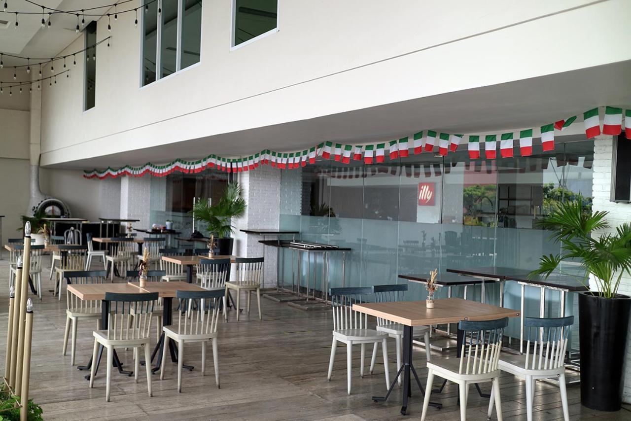 Grand Mercure Solo Baru Exterior photo