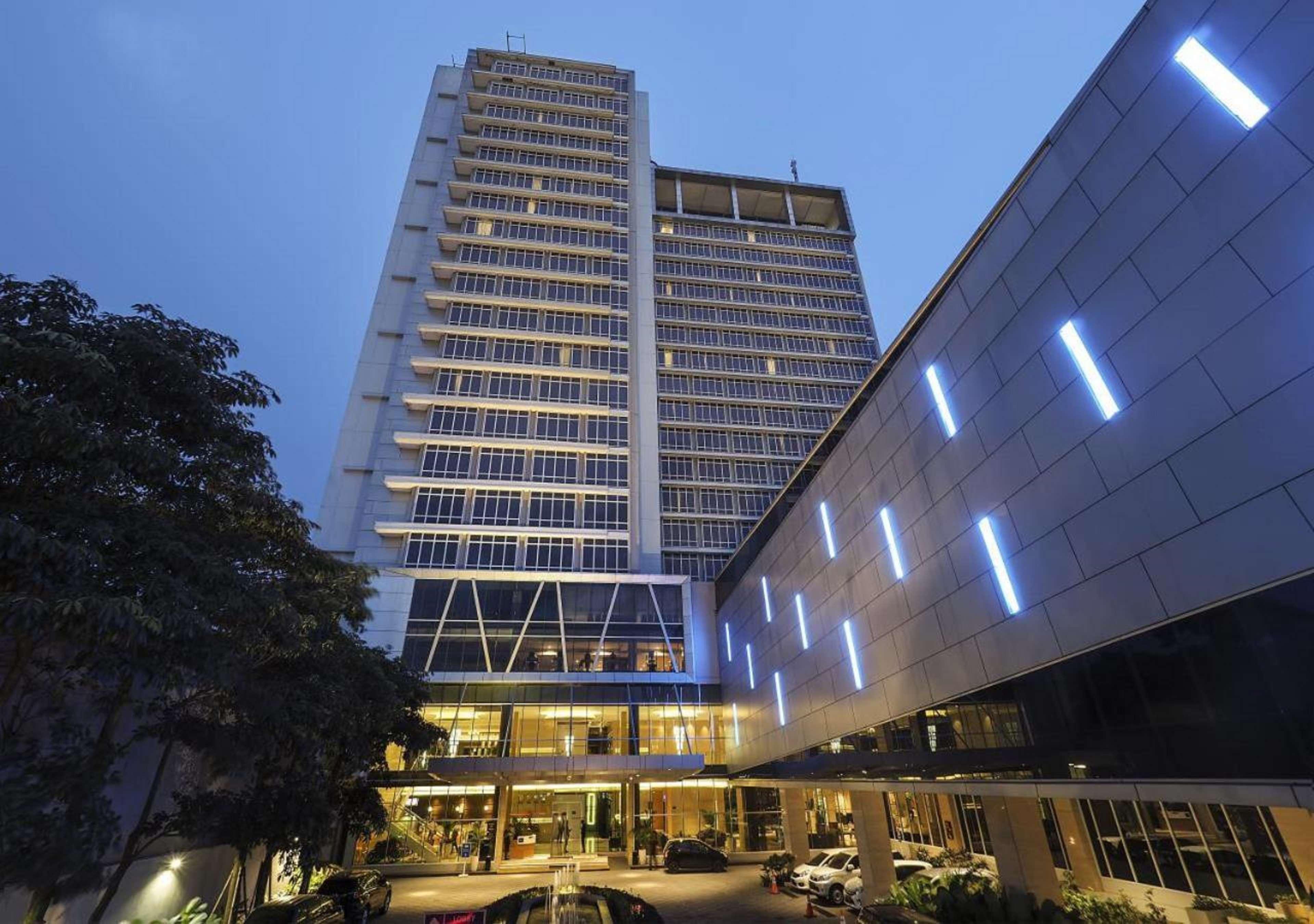 Grand Mercure Solo Baru Exterior photo